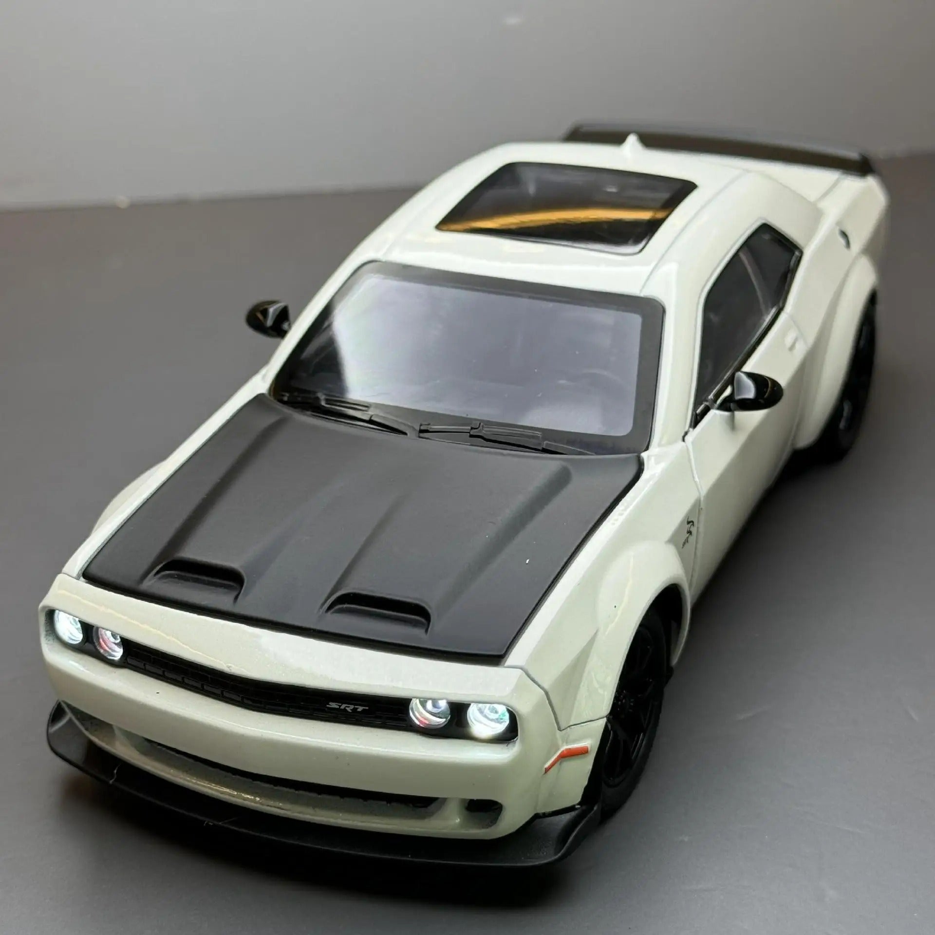 Miniatura Dodge Challenger SRT - Escala 1:24