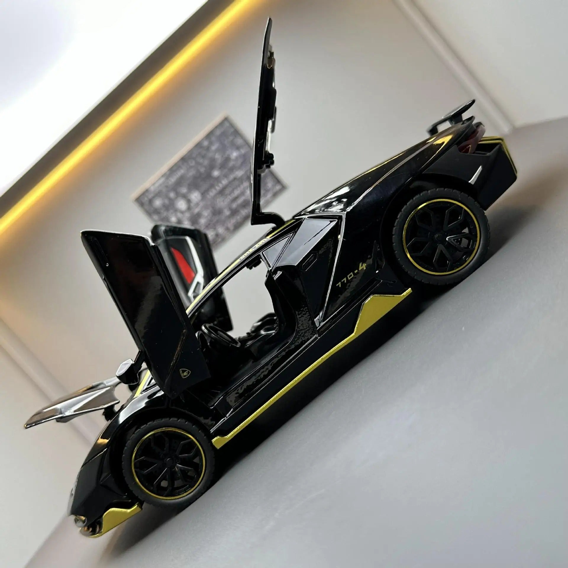 Miniatura Lamborghini LP770-4 - Escala 1:24