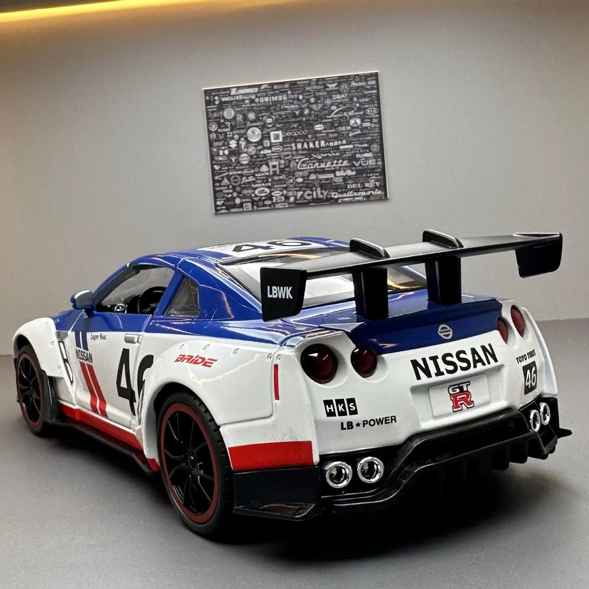 Miniatura Nissan GT-R R35 NISMO (Liberty Walk Racing Edition ) – Escala 1:22
