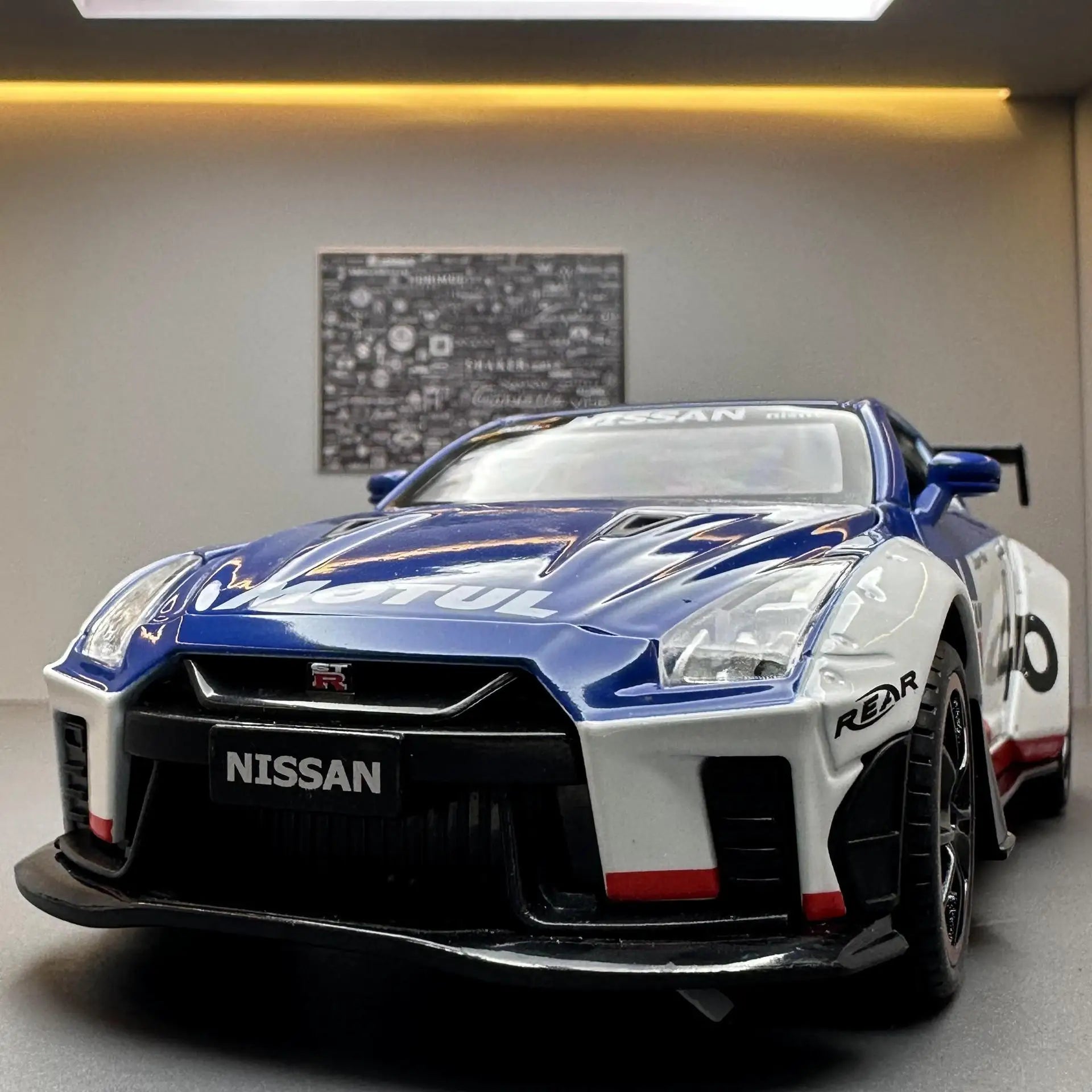 Miniatura Nissan GT-R R35 NISMO (Liberty Walk Racing Edition ) – Escala 1:22