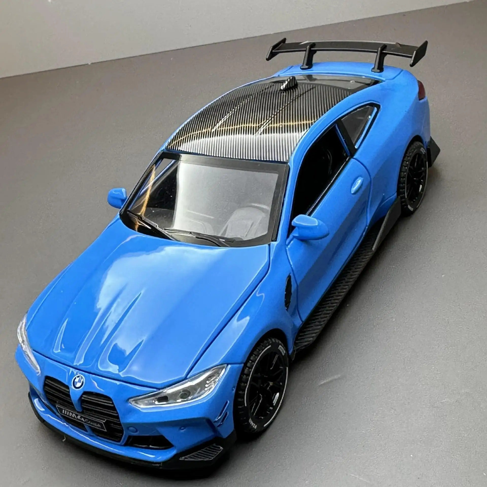Miniatura BMW M4 - Escala 1:32