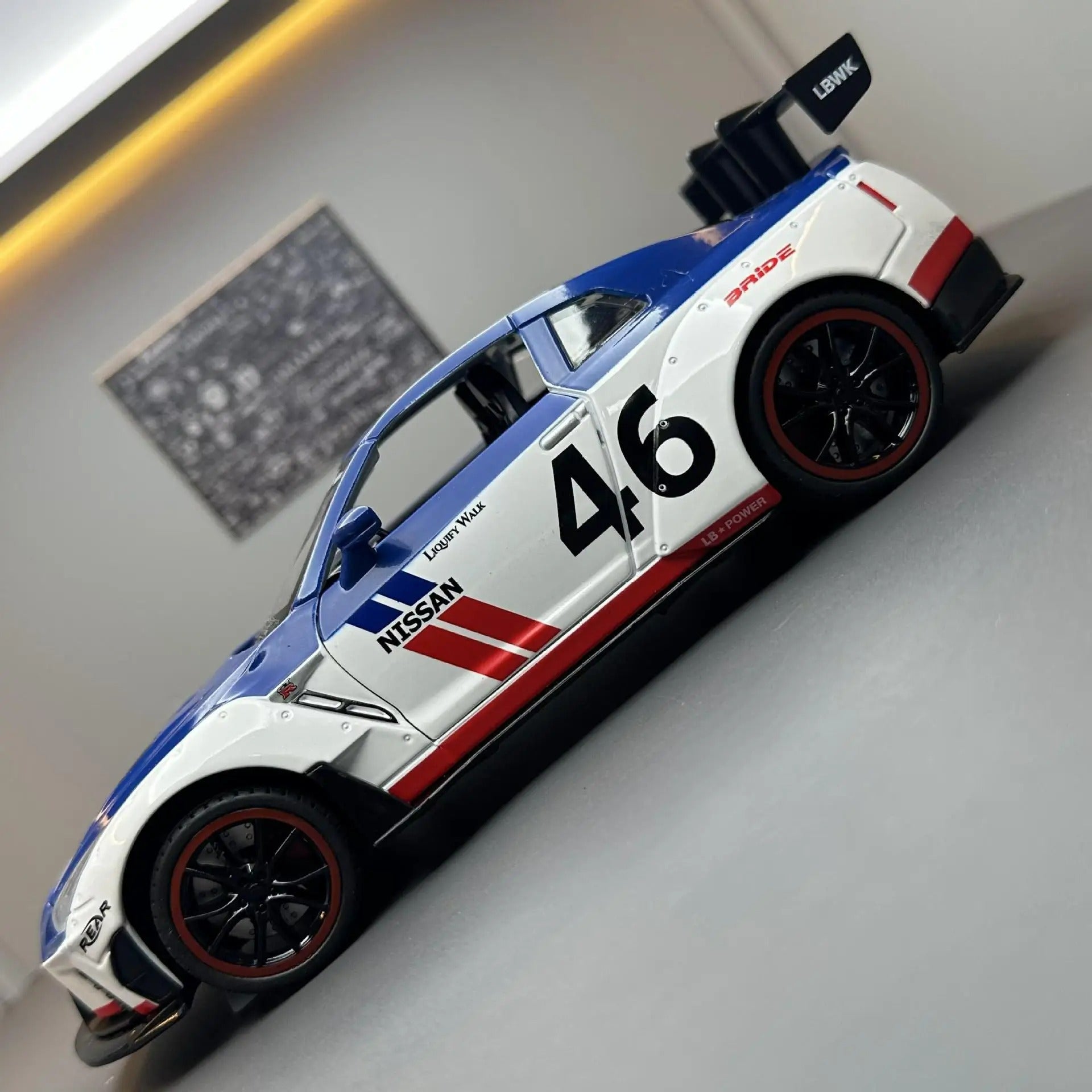 Miniatura Nissan GT-R R35 NISMO (Liberty Walk Racing Edition ) – Escala 1:22